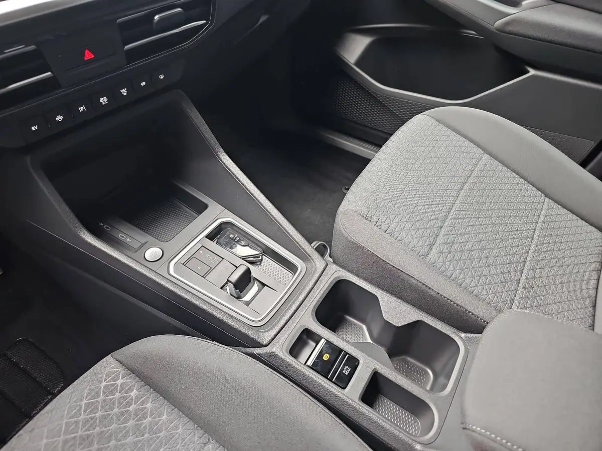 FORD TOURNEO CONNECT 1.5 EB AUTO. PHEV L2 GRAND TITANIUM NAVI LED KLIMA