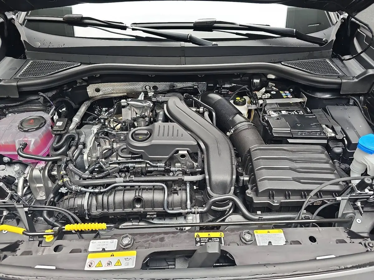 VW T-ROC 1.5 ETSI DSG R-LINE MATRIX AHK LM19