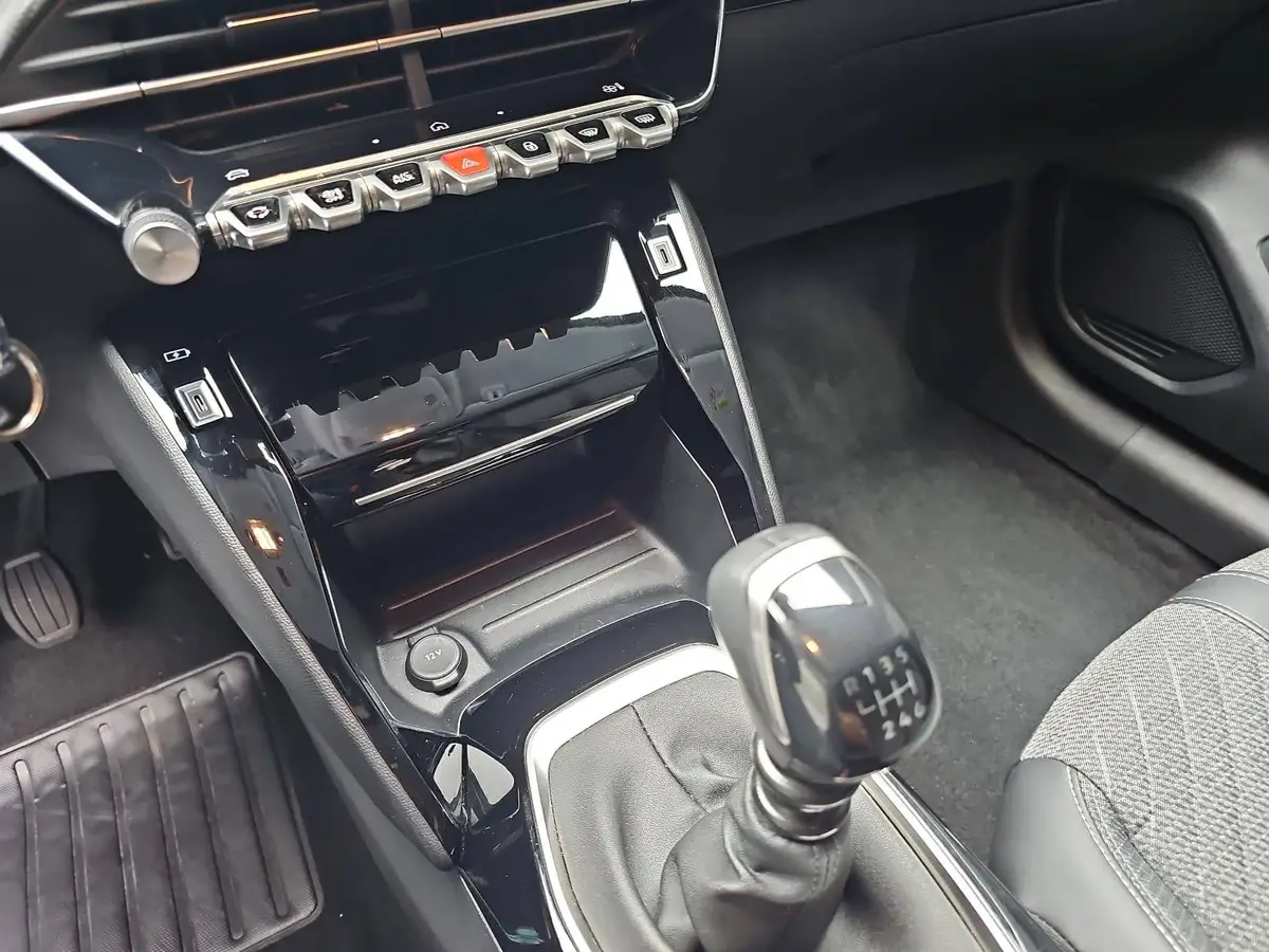PEUGEOT 208 1.2 PURETECH 100 ALLURE LED DAB LM