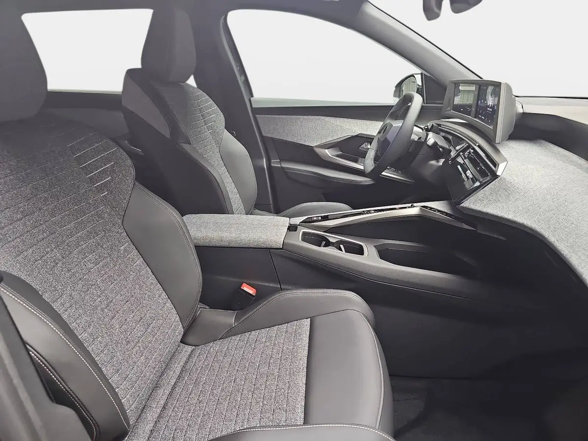 PEUGEOT 5008 1.2 HYBRID 145 E-DSC6 ALLURE KLIMA LED 7-S DAB 360
