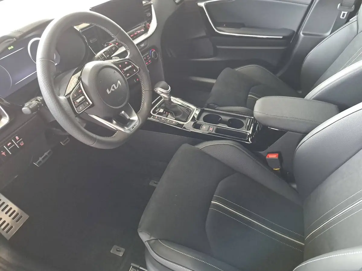 KIA CEED SW 1.5 T-GDI DCT7 GT-LINE TECHNOLOGIE LEDER PERFORMANCE