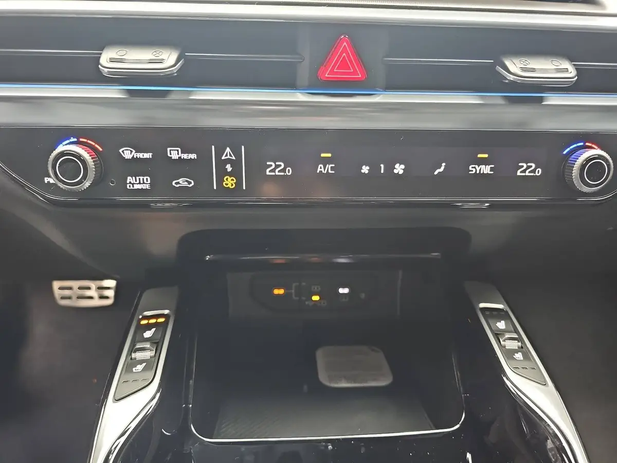 KIA SORENTO 2.2 CRDI AWD DCT8 PLATINUM MJ26 LEDER NAPPA PREMIUM GLASDACH AHK