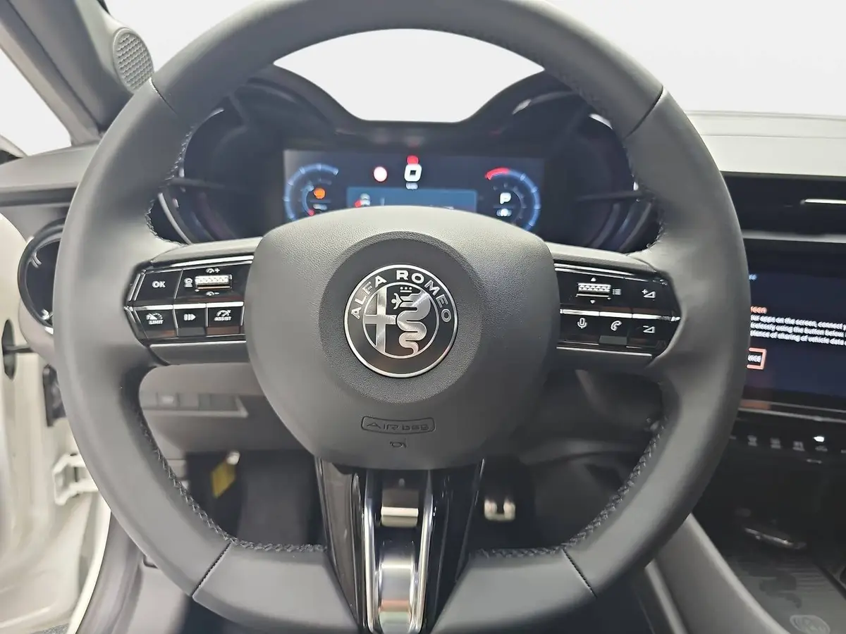 ALFA ROMEO JUNIOR IBRIDA 1.2 VGT 48V-HYBRID 21KW TI TECHNOLOGIE PAKET 18 ZOLL LM