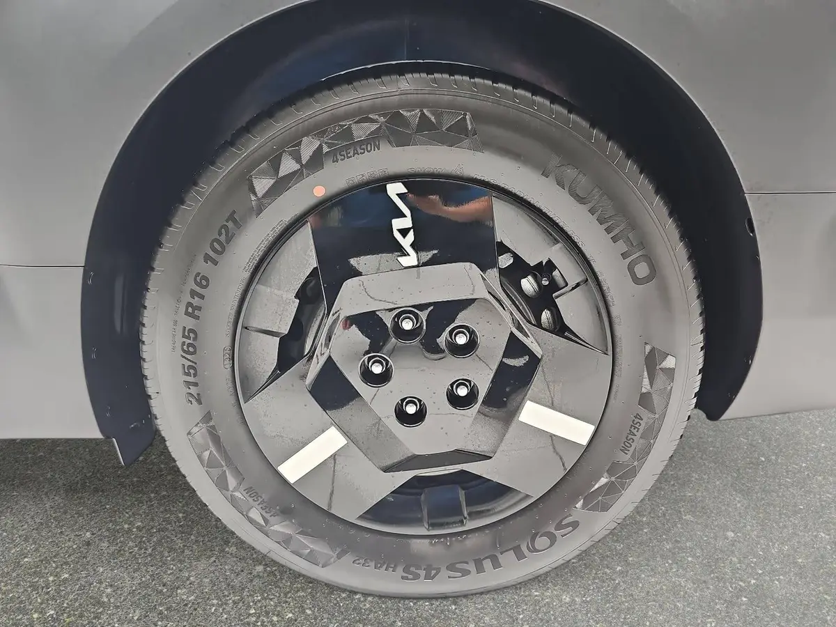 KIA PV5 CARGO L2H1 3T 71.2 KWH PLUS MJ26 WÄRMEPUMPE ALLWETTERREIFEN