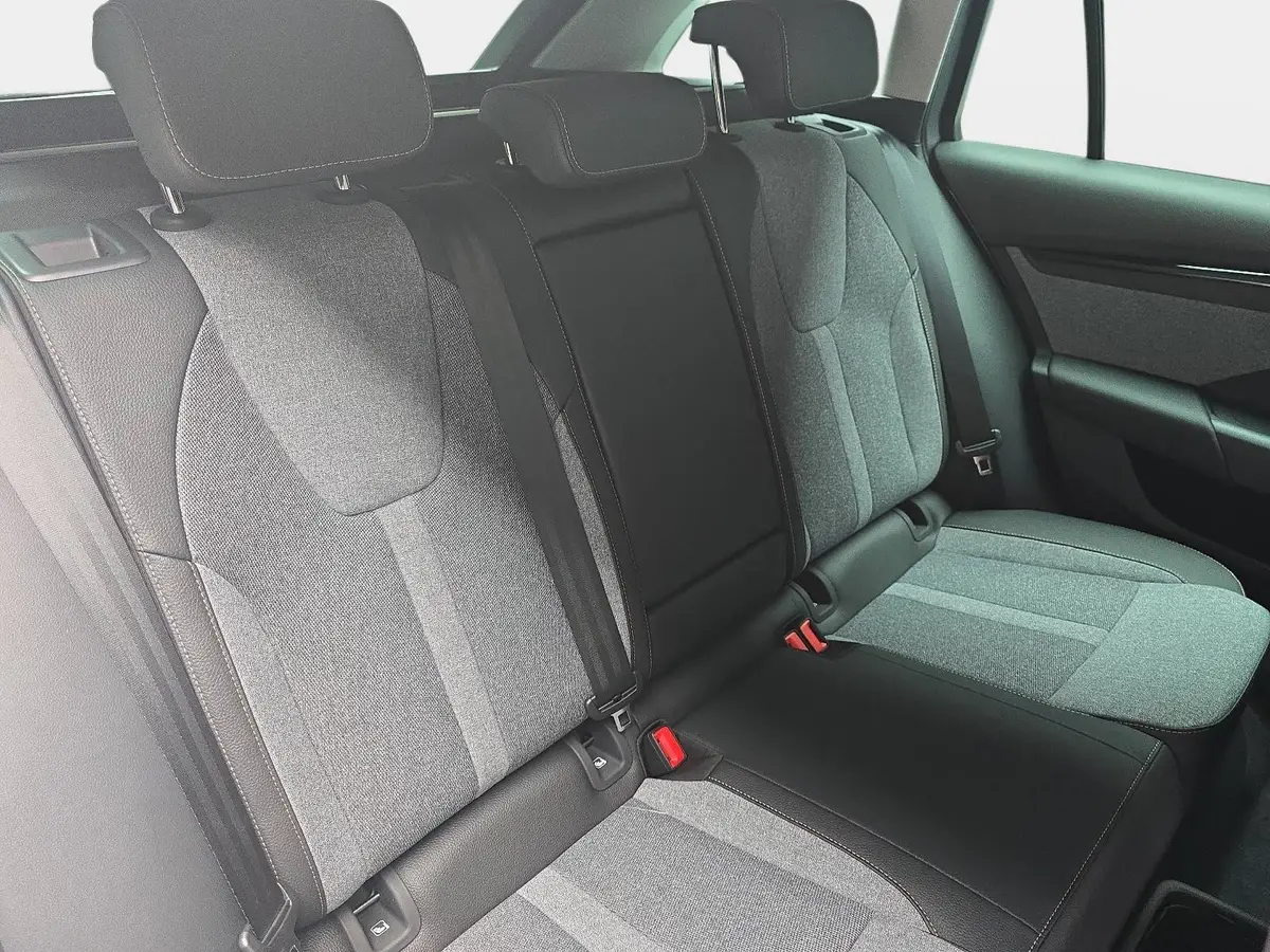 SKODA OCTAVIA COMBI 2.0 TDI DSG SELECTION NAVI LED ACC WINTER KAMERA A