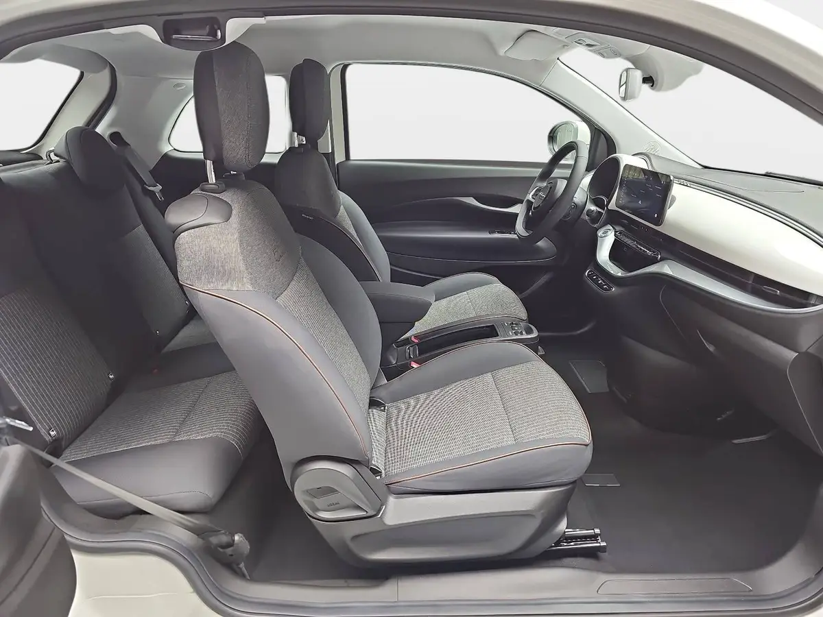 FIAT 500E ELEKTRO 42 KWH 3+1 ICON NAVI KLIMA DAB APPLE/ANDROID LM