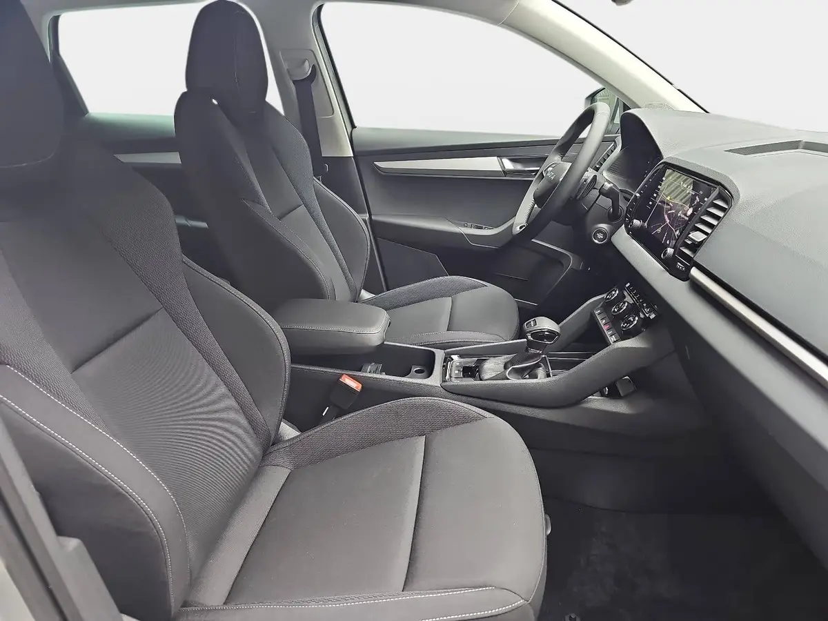 SKODA KAROQ 1.5 TSI DSG SELECTION LED AHK LM