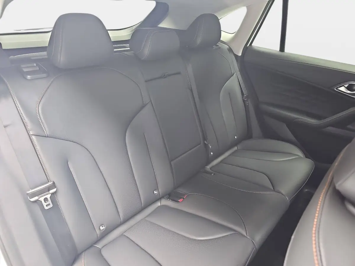 MG HS 1.5 HYBRID+ MY25.5 LUXURY LEDER 360-GRAD-KAMERA 19-ZOLL-LM