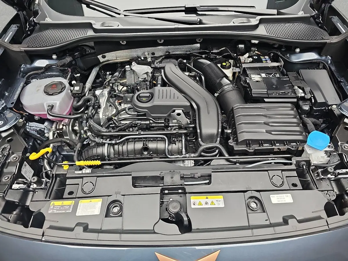 CUPRA FORMENTOR 1.5 ETSI DSG LED EDGE PAKET EL.HECKKLAPPE KAM