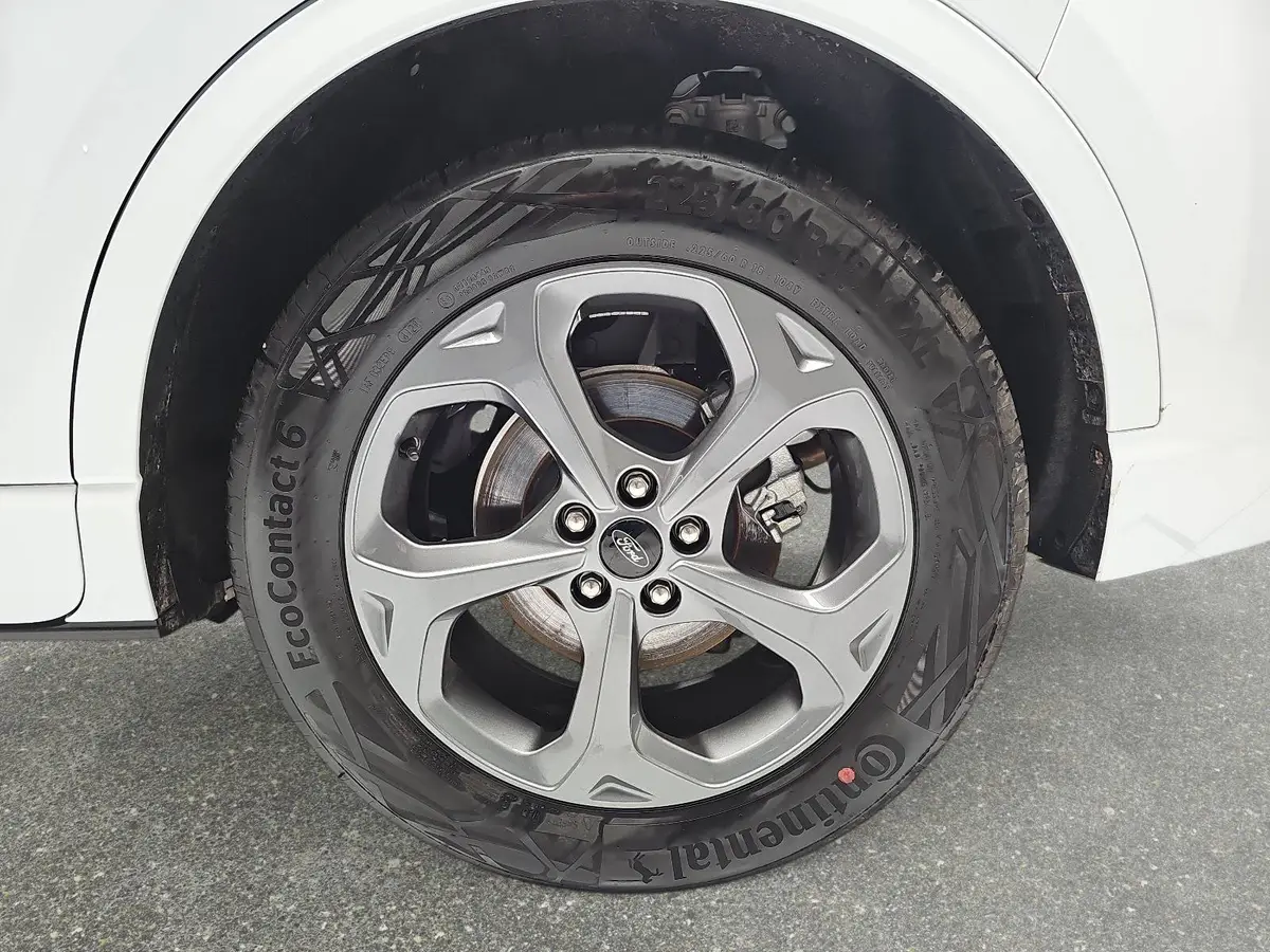 FORD KUGA 1.5 EB AUTO. ST-LINE NAVI LED KLIMAAUTO WINTER SIC