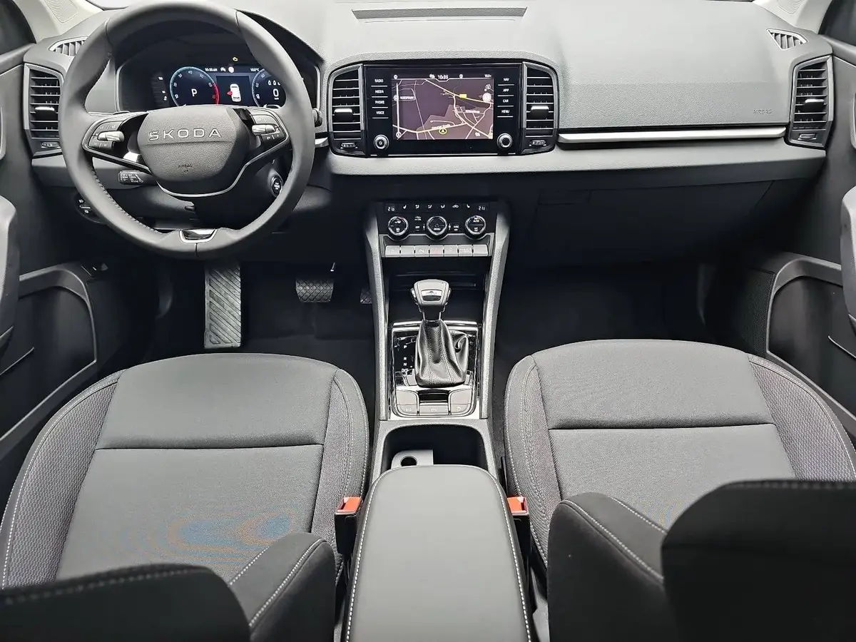 SKODA KAROQ 1.5 TSI DSG SELECTION LED ACC AHK
