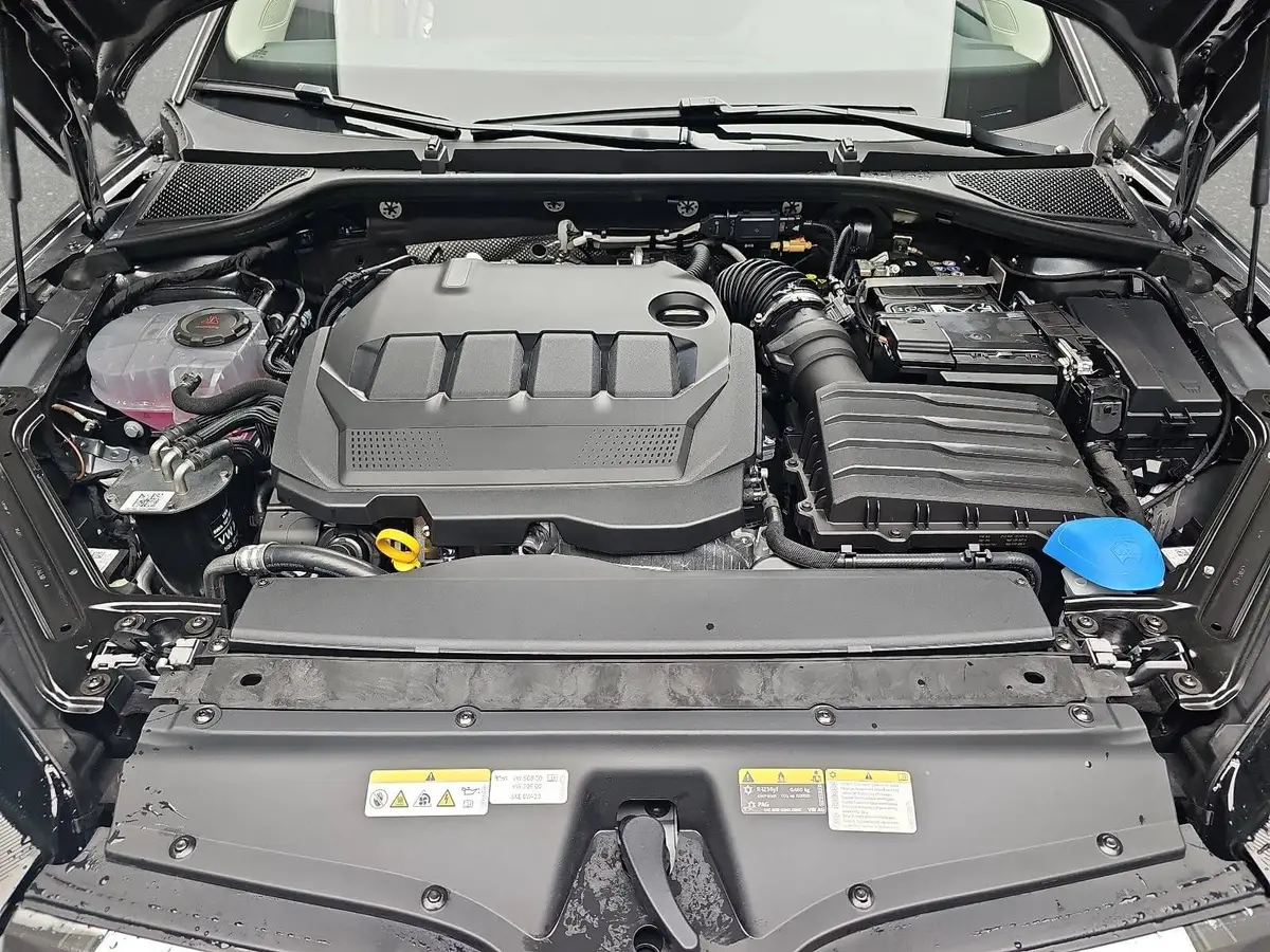 SKODA OCTAVIA COMBI 2.0 TDI DSG SELECTION AHK LM KAMERA