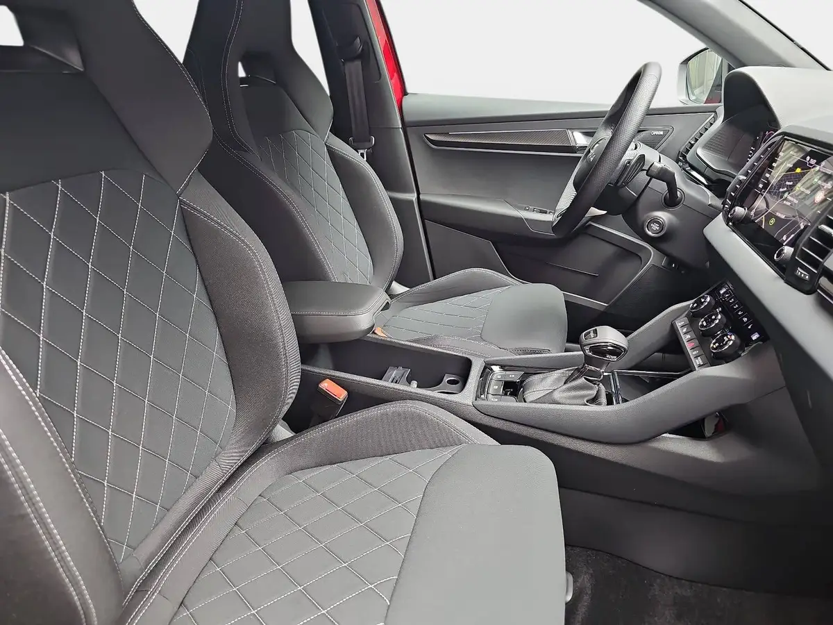 SKODA KAROQ 1.5 TSI DSG SPORTLINE NAVI LED-MATRIX PANO CANTON