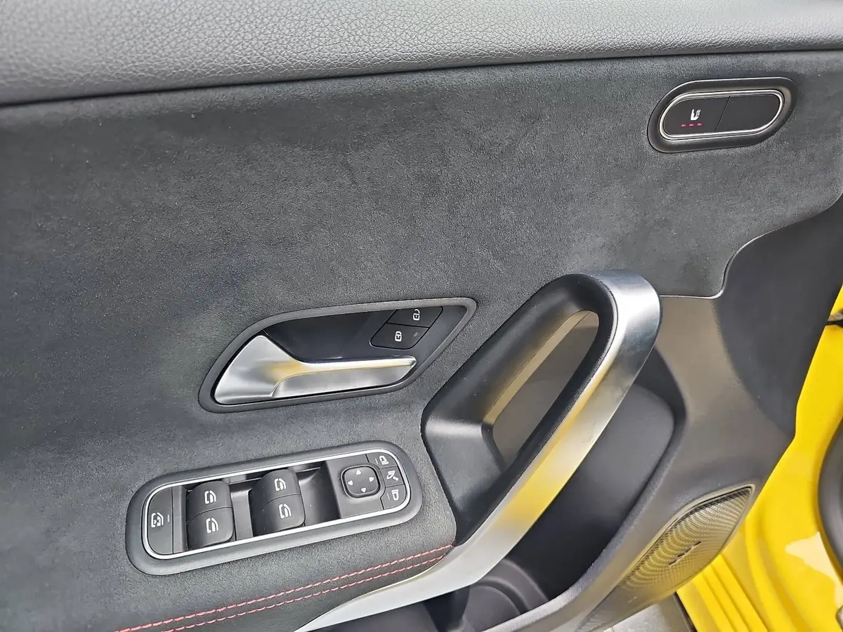 MERCEDES-BENZ A 220 DCT AMG LINE WINTER LED LM