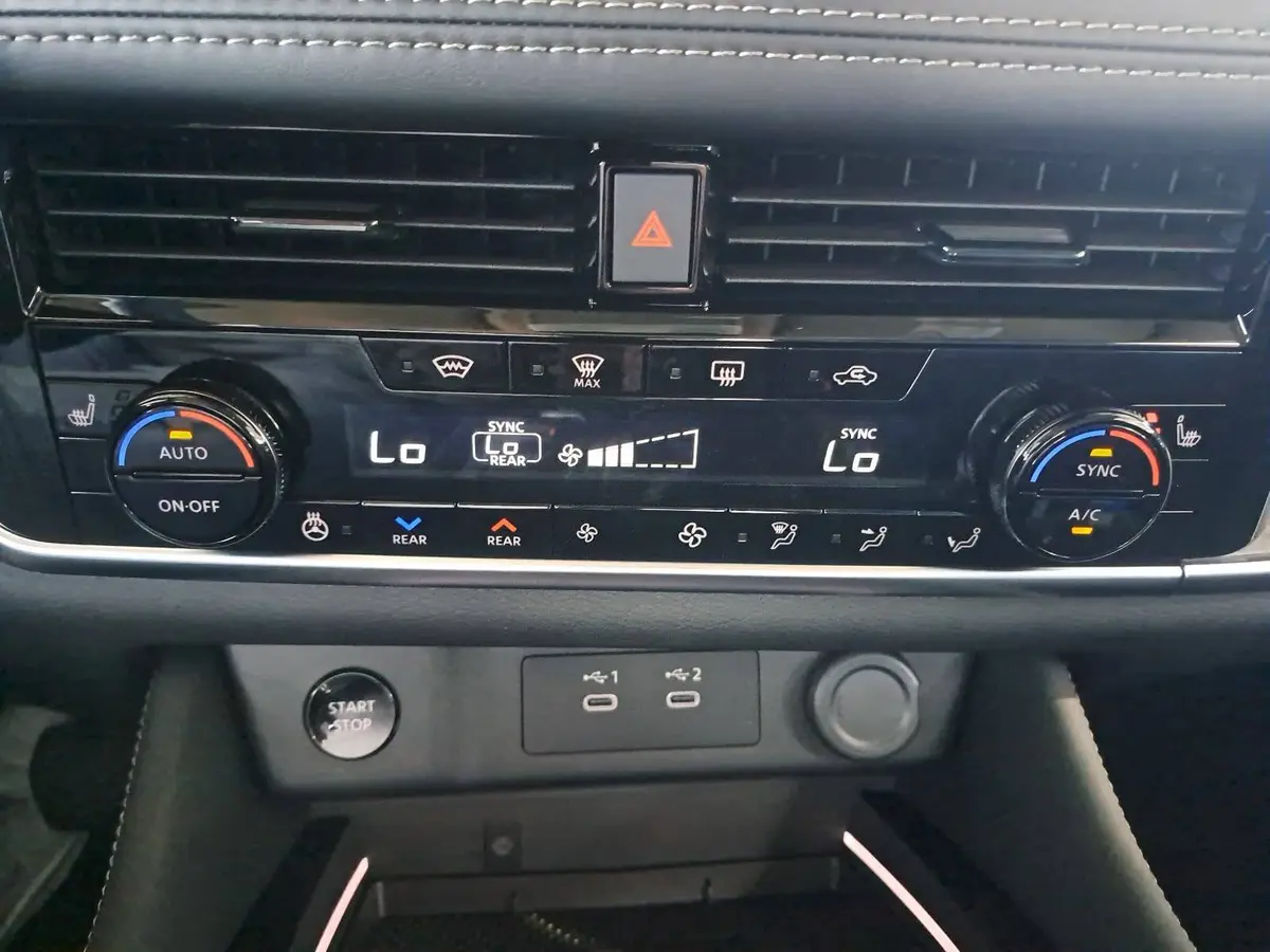 NISSAN X-TRAIL 1.5 VC-T E-4ORCE 4X4 AUTO. MJ26 TEKNA PREMIUM 7-SITZE