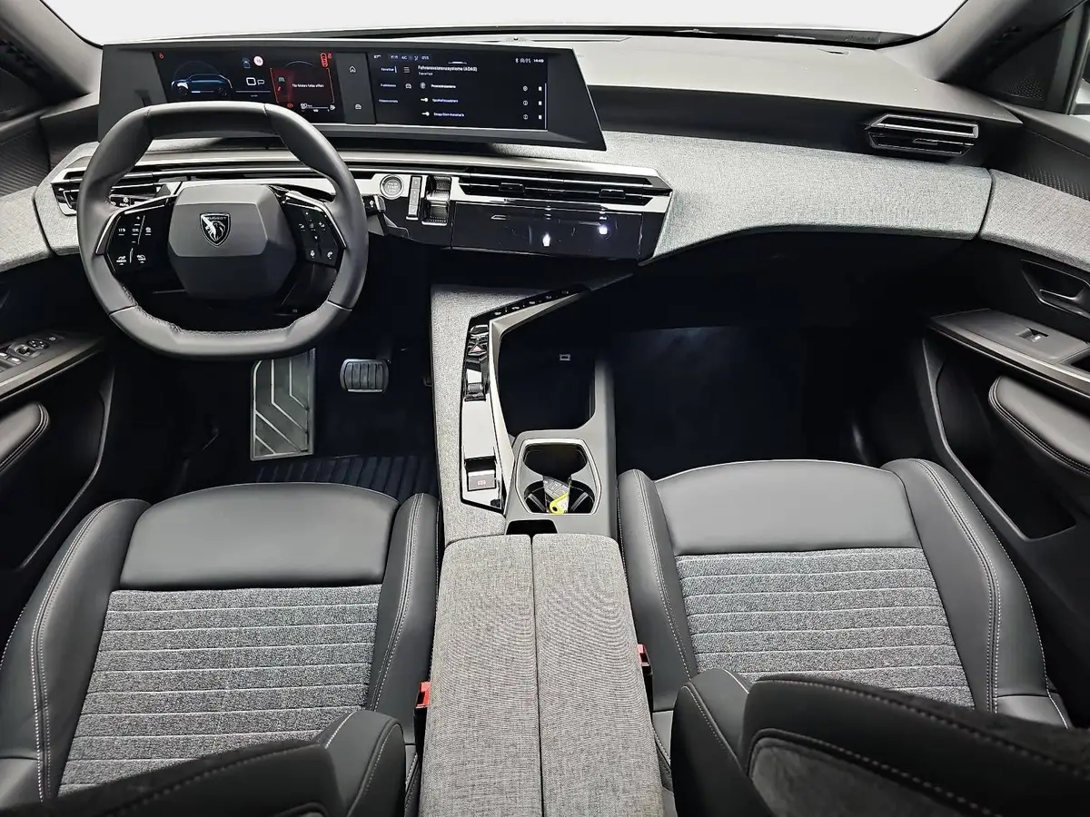 PEUGEOT 5008 1.2 HYBRID 145 E-DSC6 ALLURE KLIMA LED 7-S DAB 360