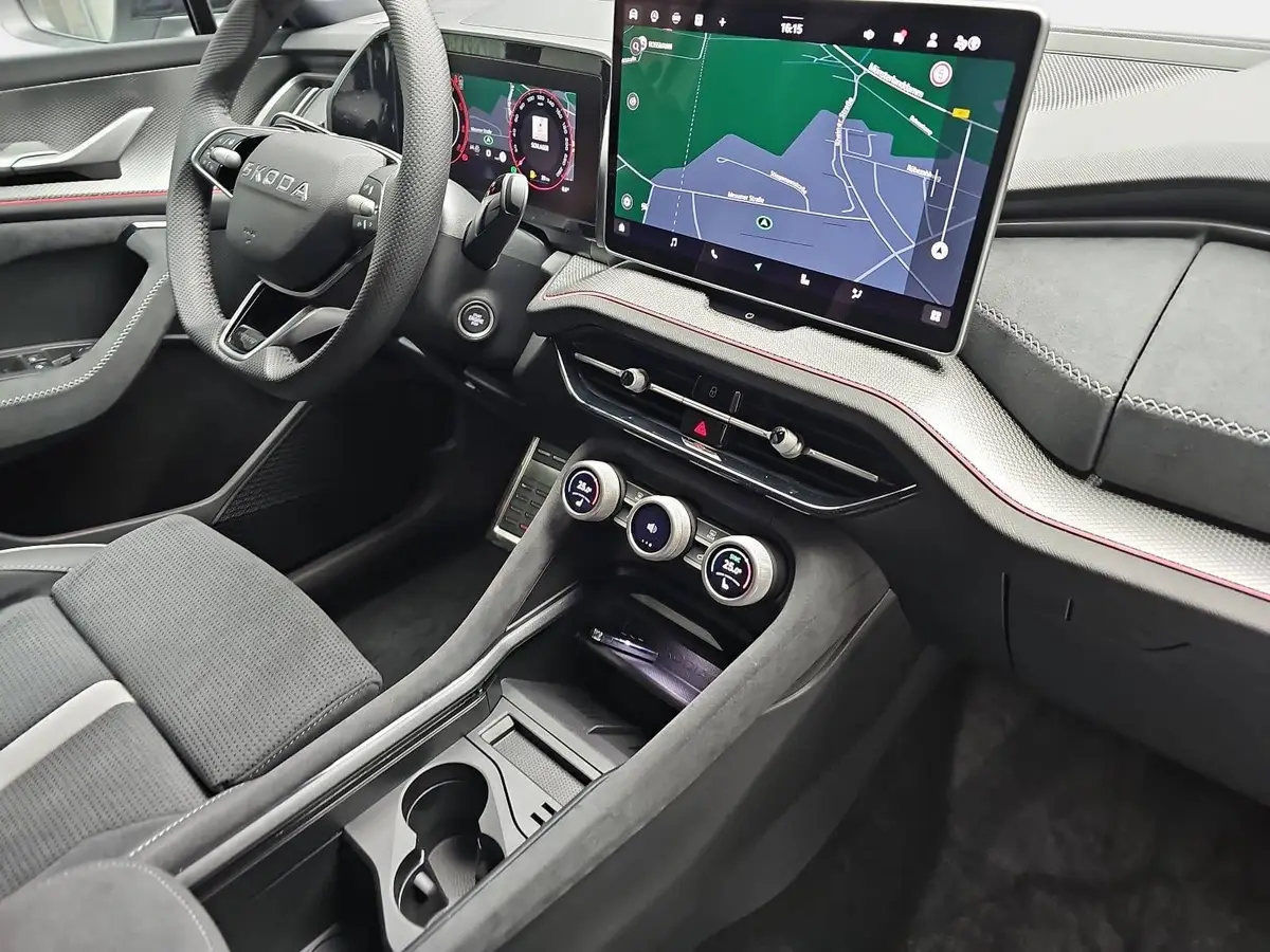 SKODA KODIAQ 2.0 TDI DSG SPORTLINE 4X4 NAVI LED ACC HUD 7-SITZE