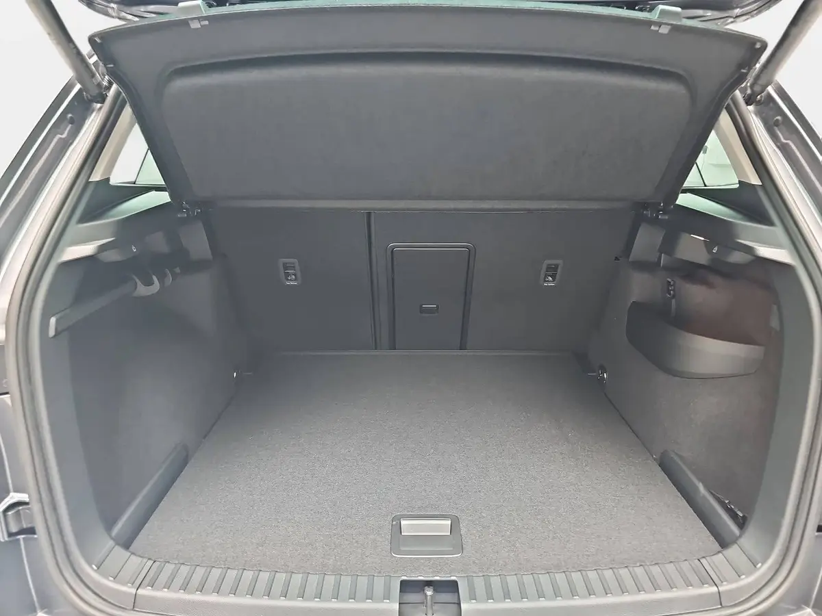 SKODA KAROQ 1.5 TSI DSG SELECTION LED ACC AHK