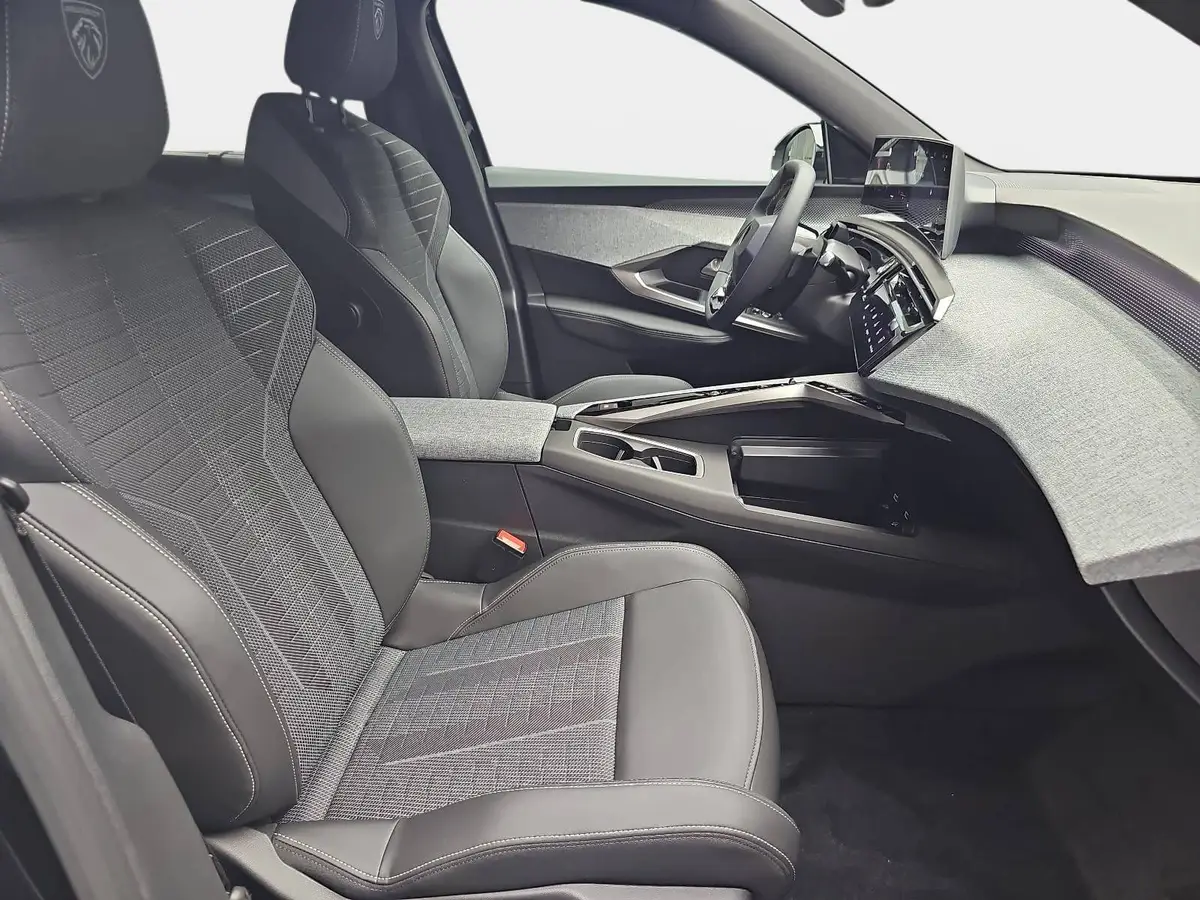 PEUGEOT 5008 1.2 HYBRID 145 E-DSC6 GT KLIMA LED 7-S DAB 360° AH