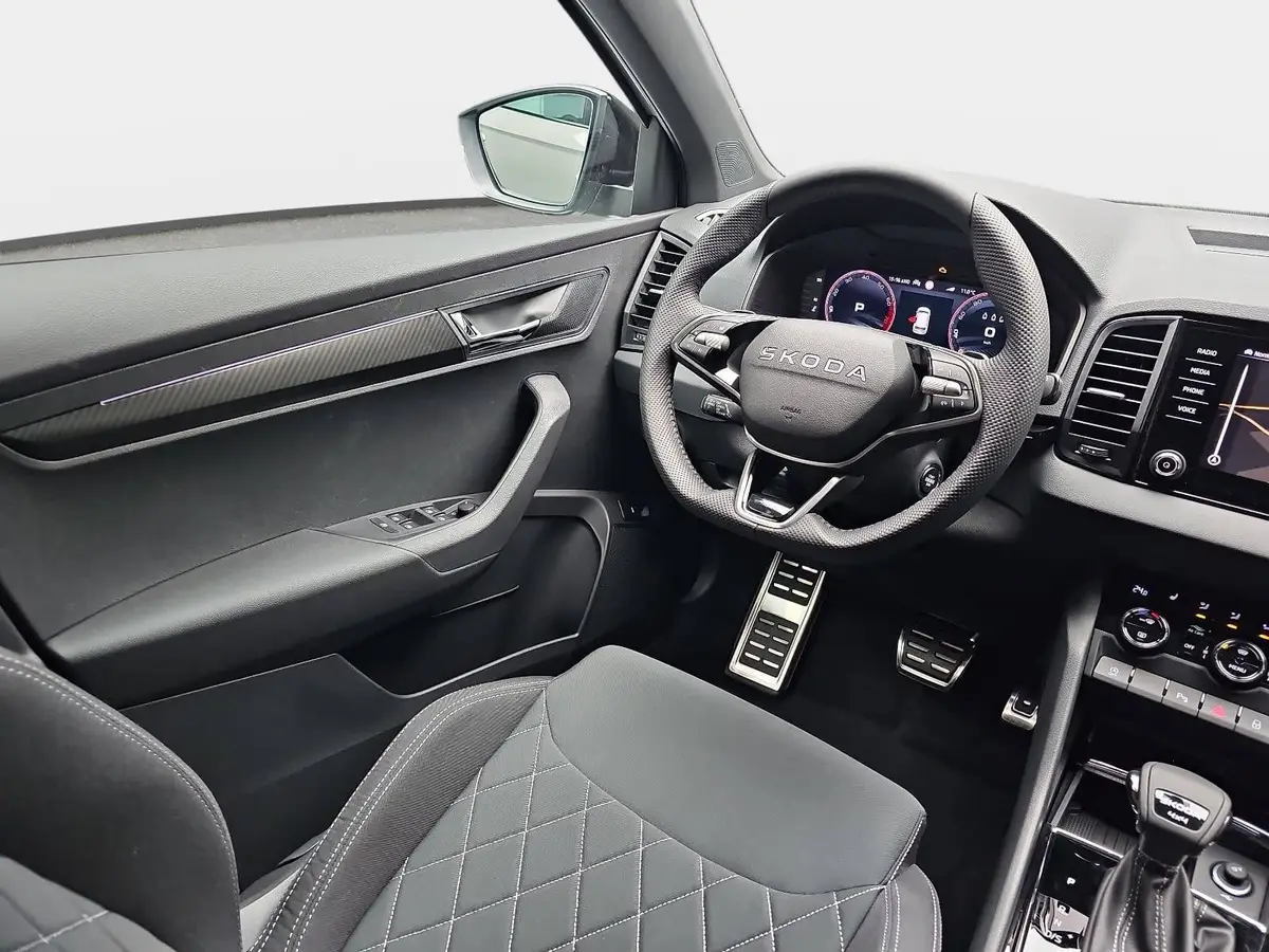SKODA KAROQ 2.0 TSI DSG SPORTLINE 4X4 AHK PANO
