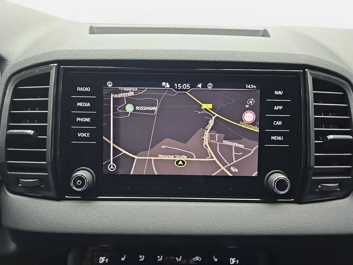 SKODA KAROQ 1.5 TSI DSG DRIVE NAVI LED AHK LM