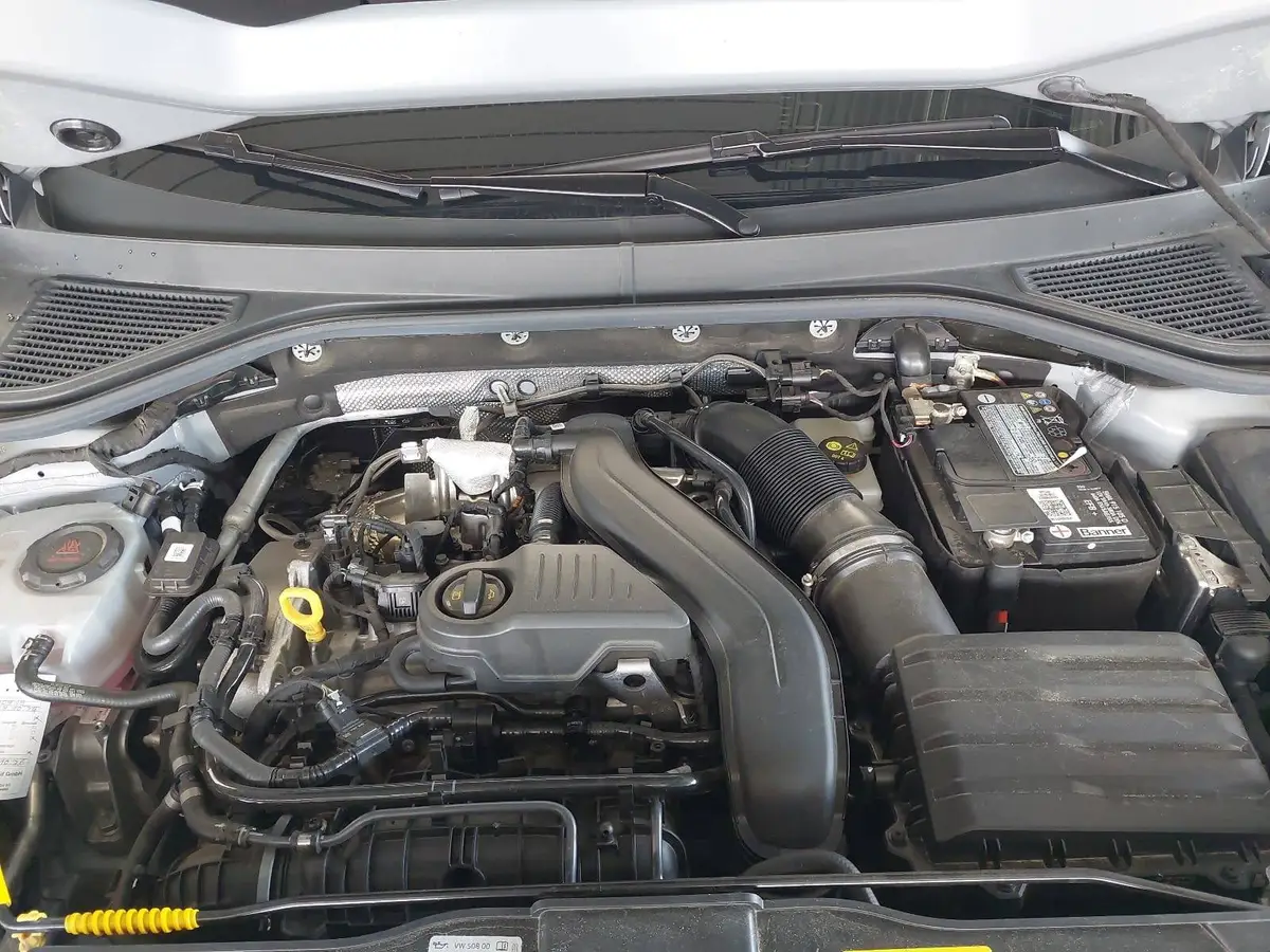 VW T-ROC 1.5 TSI DSG R-LINE NAVI KAMERA AHK LM18 8FACH