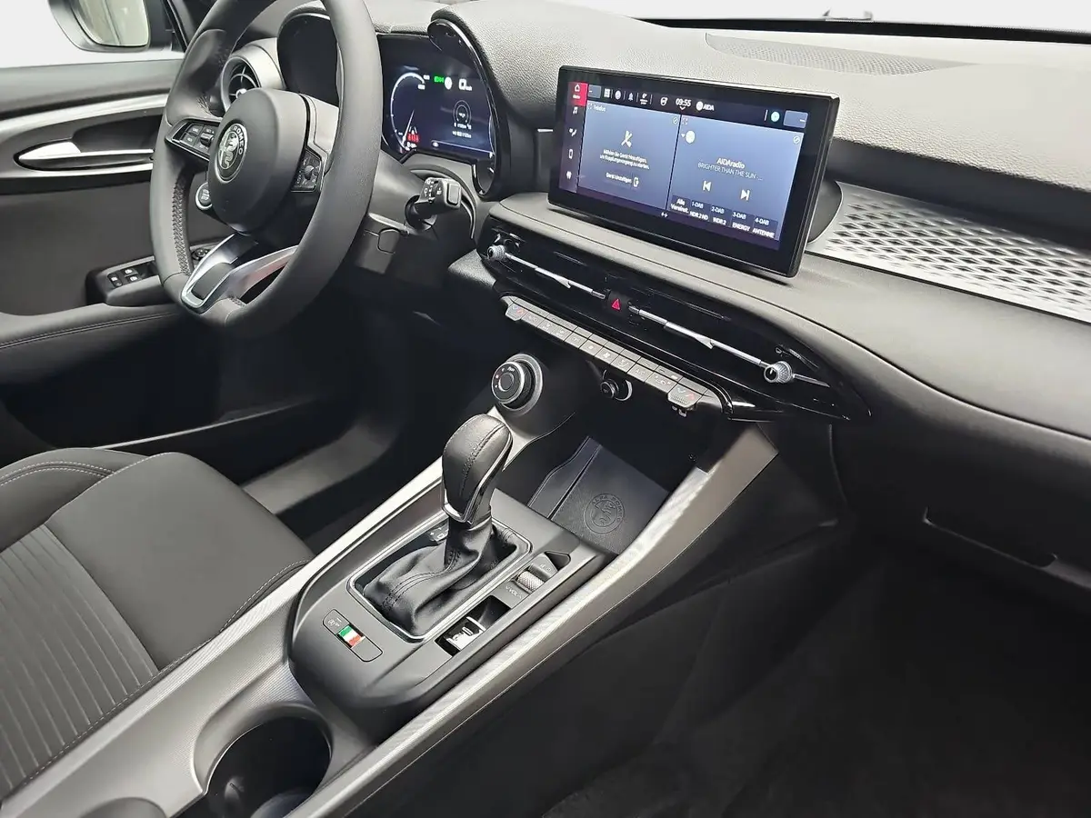 ALFA ROMEO TONALE 1.6 VGT-D SUPER, LED, APPLE CARPLAY, DAB