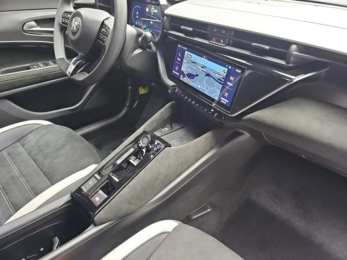 ALFA ROMEO JUNIOR ELETTRICA 54 KWH FÖRDERFÄHIG SPORT SPECIALE