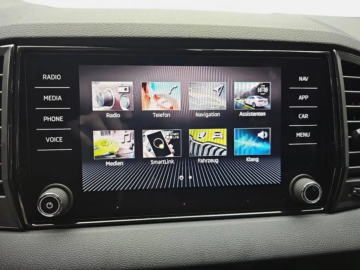 SKODA KAROQ 1.5 TSI DSG 130 JAHRE LED KLIMAAUTO WINTER SICHT K