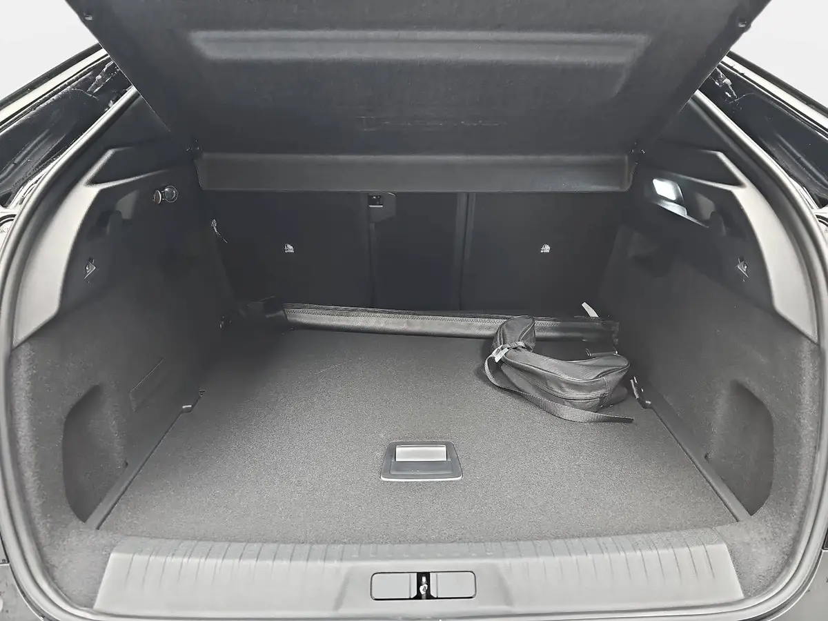 PEUGEOT 3008 1.2 HYBRID 145 E-DSC6 ALLURE LED DAB WINTER AHK LM