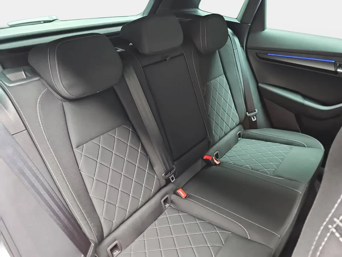 SKODA KAROQ 1.5 TSI DSG SPORTLINE NAVI LED-MATRIX PANO WINTER 