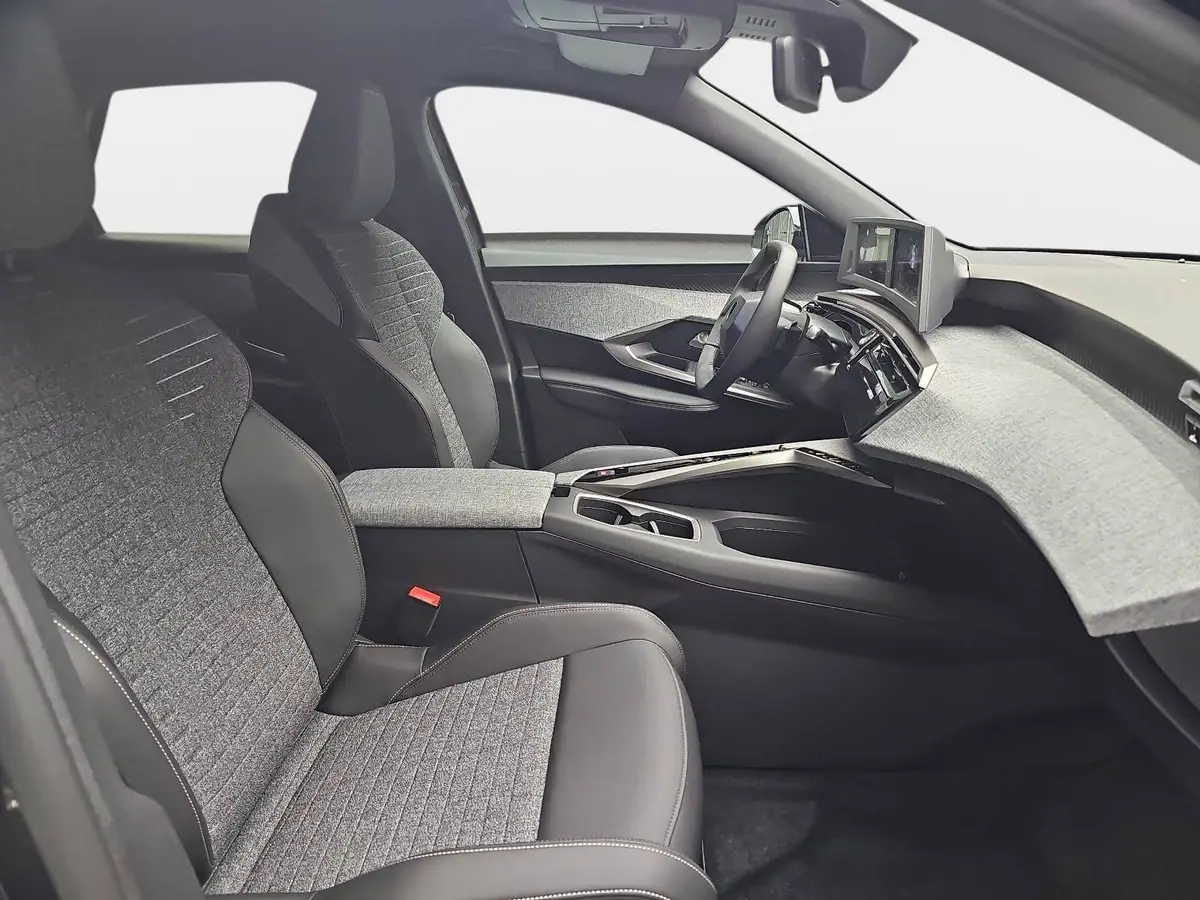 PEUGEOT 3008 1.2 HYBRID 145 E-DSC6 ALLURE LED DAB WINTER AHK LM