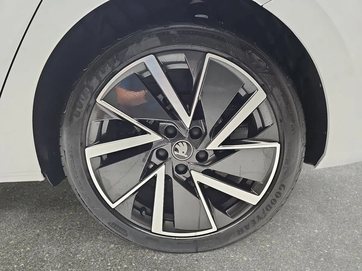SKODA OCTAVIA COMBI 2.0 TDI DSG SPORTLINE NAVI LED
