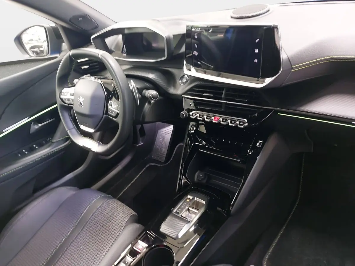 PEUGEOT 2008 1.2 PURETECH GT AHK ACC P-ASSIST