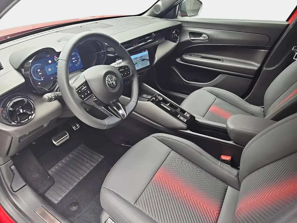 ALFA ROMEO JUNIOR ELETTRICA 54 KWH TI TECHNOLOGIE-PAKET