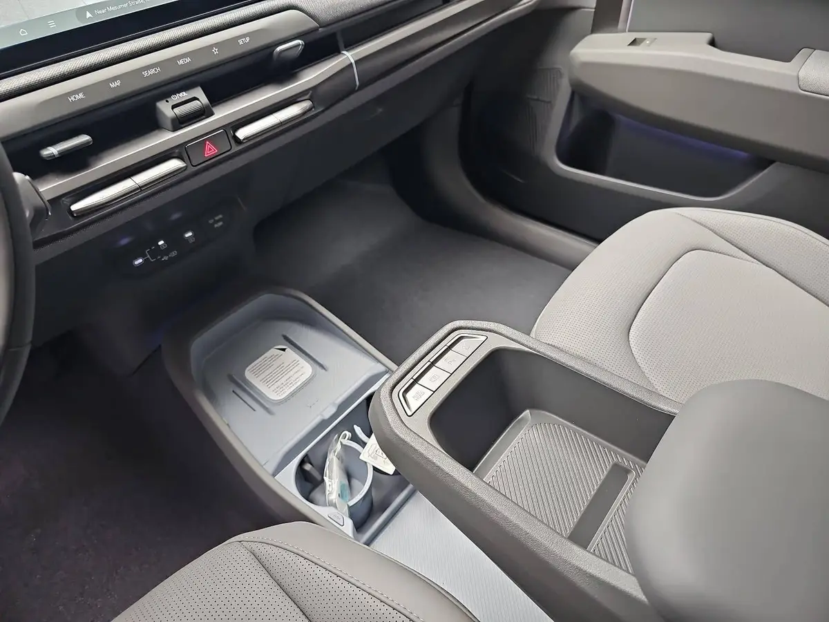 KIA EV3 81.4 KWH EARTH MJ26 WINTER BUSIN. UPGRADE DRIVEWISE-PARK DESIGN SOUND