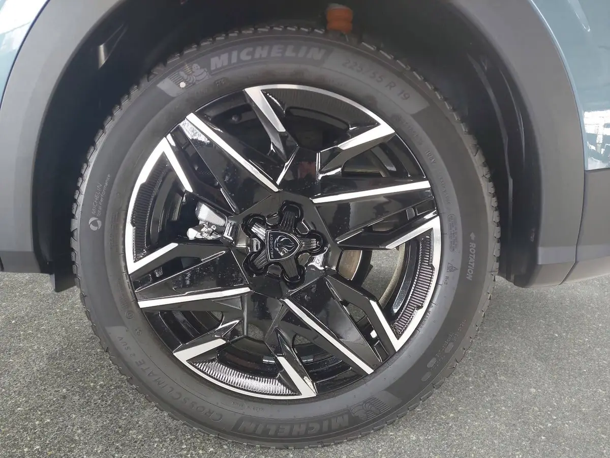 PEUGEOT 3008 1.2 HYBRID 145 E-DSC6 GT NAVI KLIMA LED AHK LM19