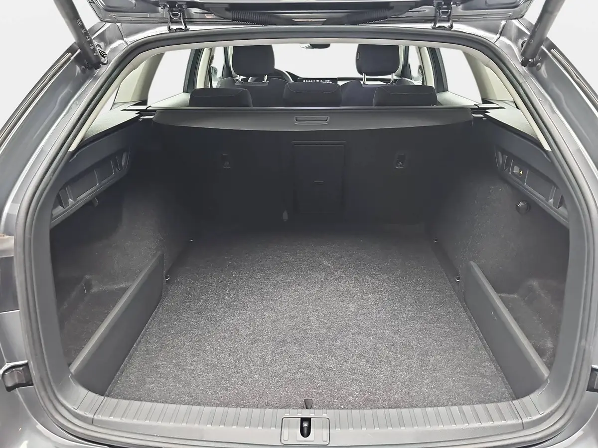 SKODA OCTAVIA COMBI 1.5 TSI DSG SELECTION LED AUDIO WINTER EL.HECKKL. 