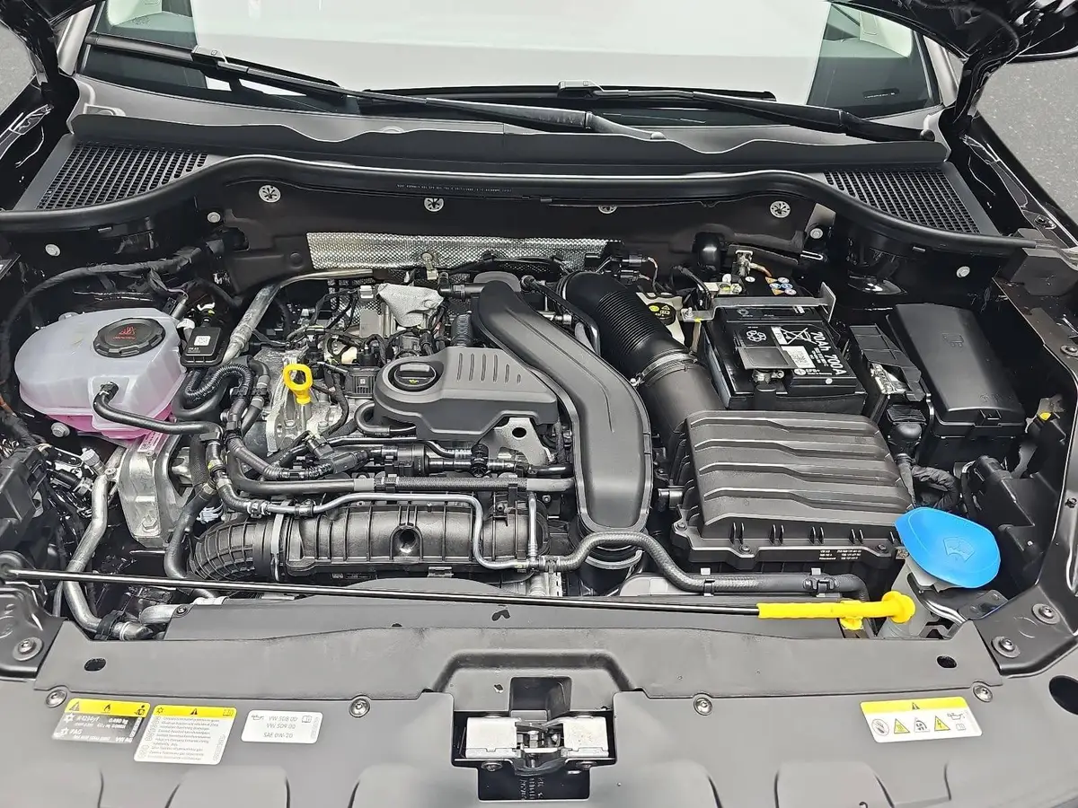 SKODA KAROQ 1.5 TSI DSG 130 JAHRE LED KLIMAAUTO SMARTLINK PDC 