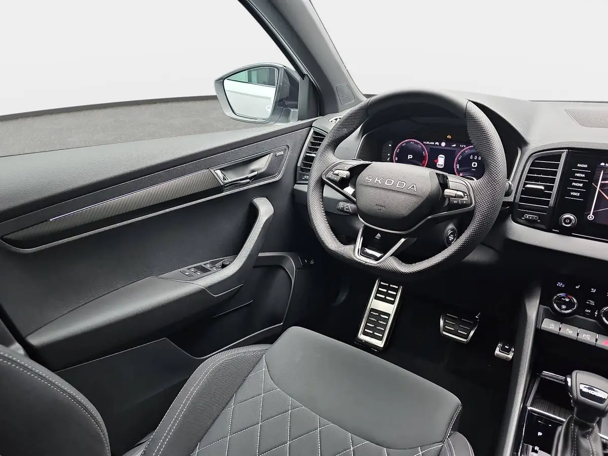 SKODA KAROQ 1.5 TSI DSG SPORTLINE NAVI LED-MATRIX PANO CANTON