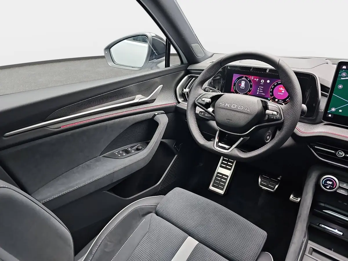 SKODA KODIAQ 1.5 TSI DSG IV PHEV SPORTLINE AHK PANO LM