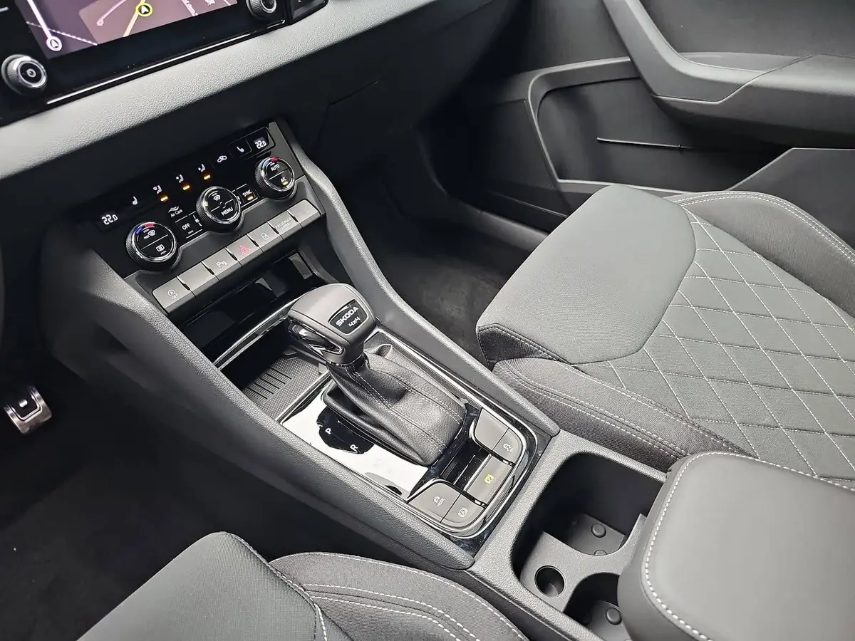 SKODA KAROQ 2.0 TSI DSG SPORTLINE 4X4 NAVI LED