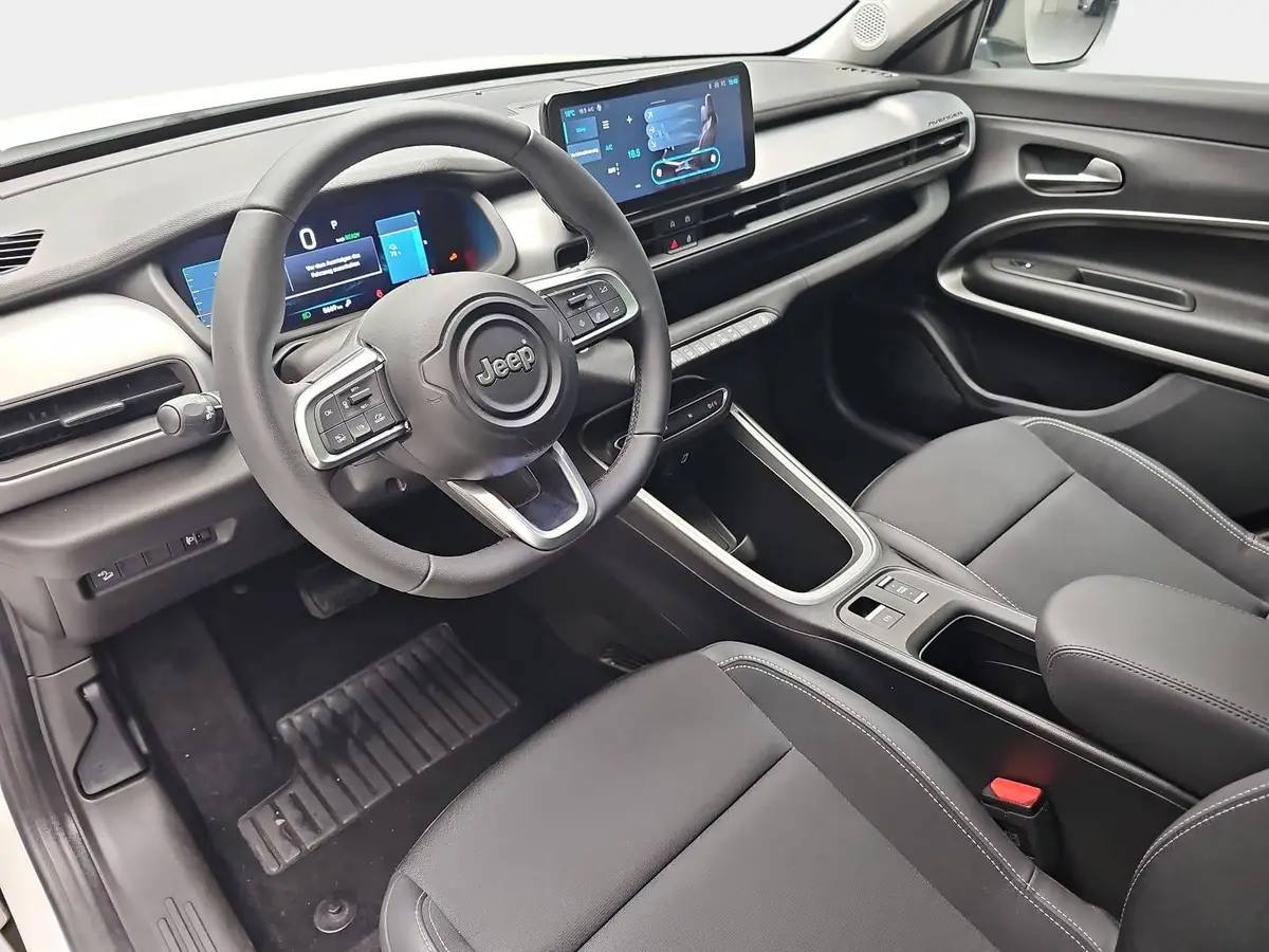 JEEP AVENGER AUTO. 51KWH ALTITUDE LED PANO LM17