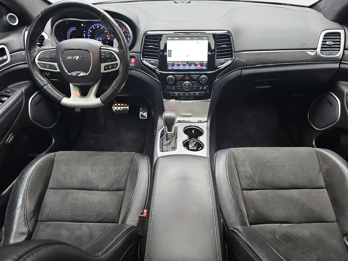 JEEP GRAND CHEROKEE 6.4 AUTO. SRT AWD NAVI SOUND WINTER PANO AHK LM20