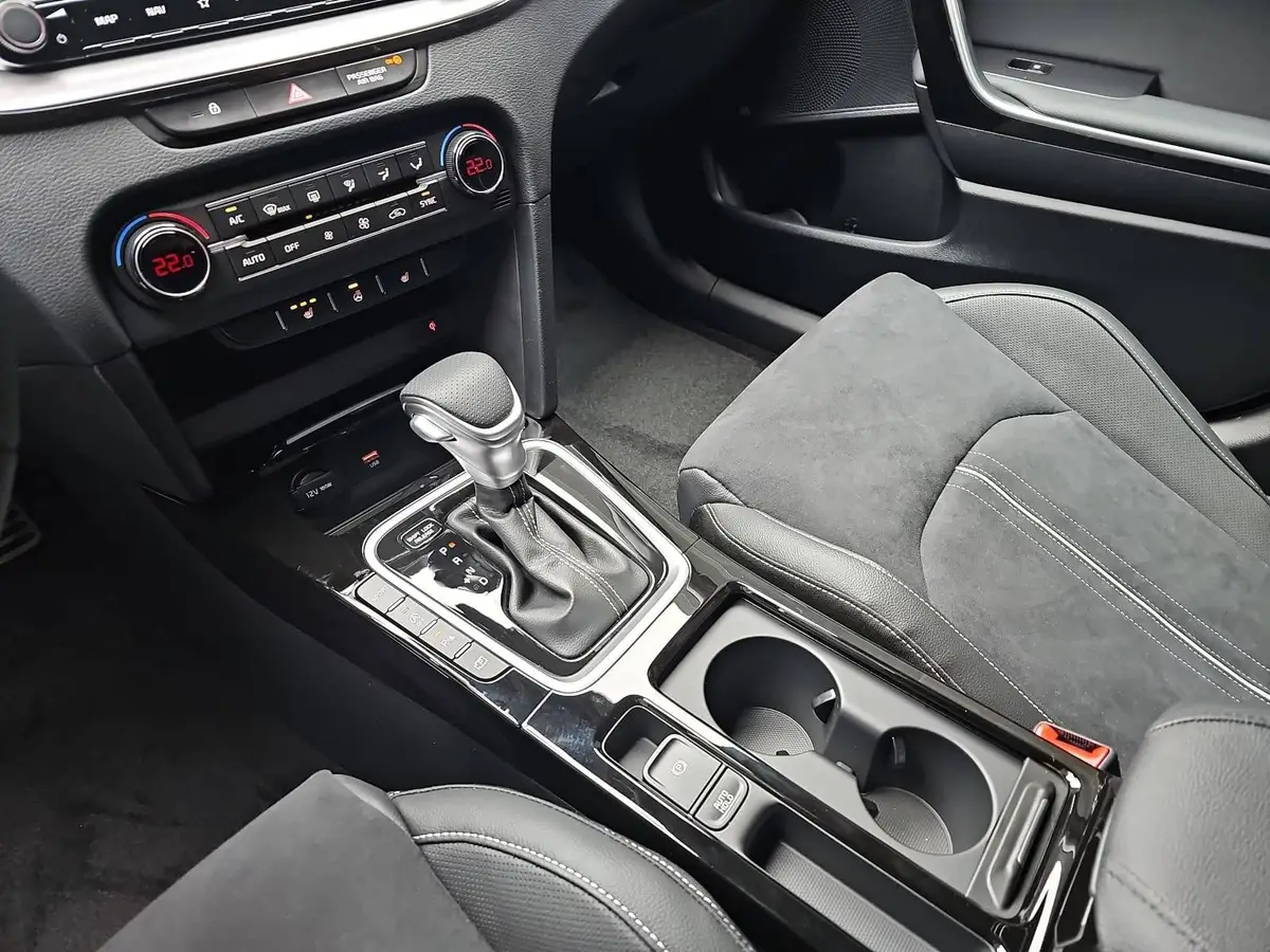 KIA XCEED 1.6 T-GDI 150 DCT GT-LINE MJ26 LEDER GLASDACH