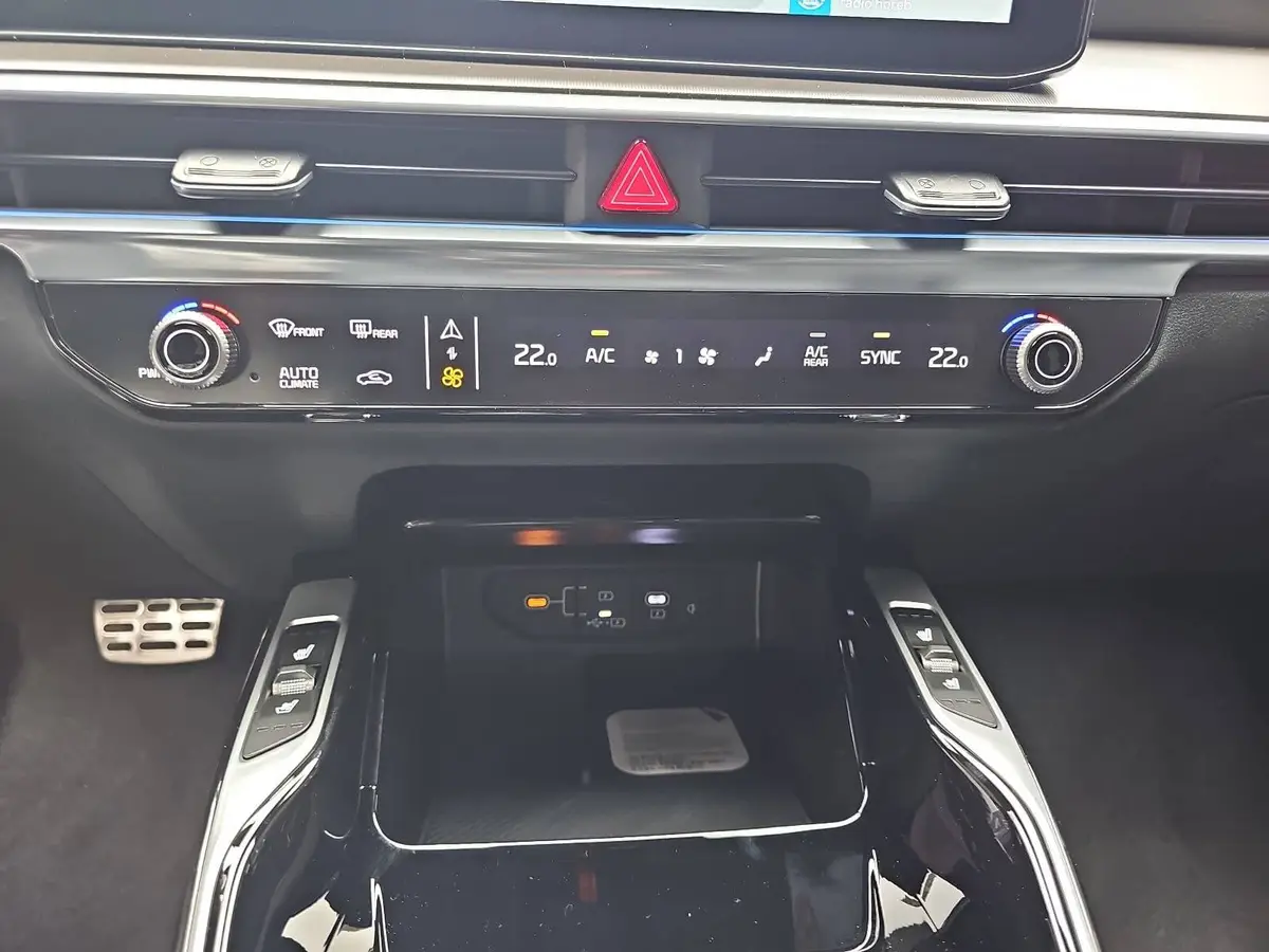 KIA SORENTO 2.2 CRDI AWD DCT8 PLATINUM MJ26 7 SITZER LEDER NAPPA PREMIUM GLASDACH AHK
