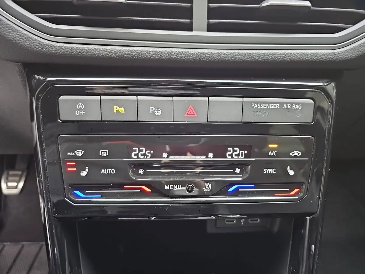 VW T-CROSS 1.0 TSI GOAL NAVI LED KLIMAAUTO ACC P-ASSIST WINTE