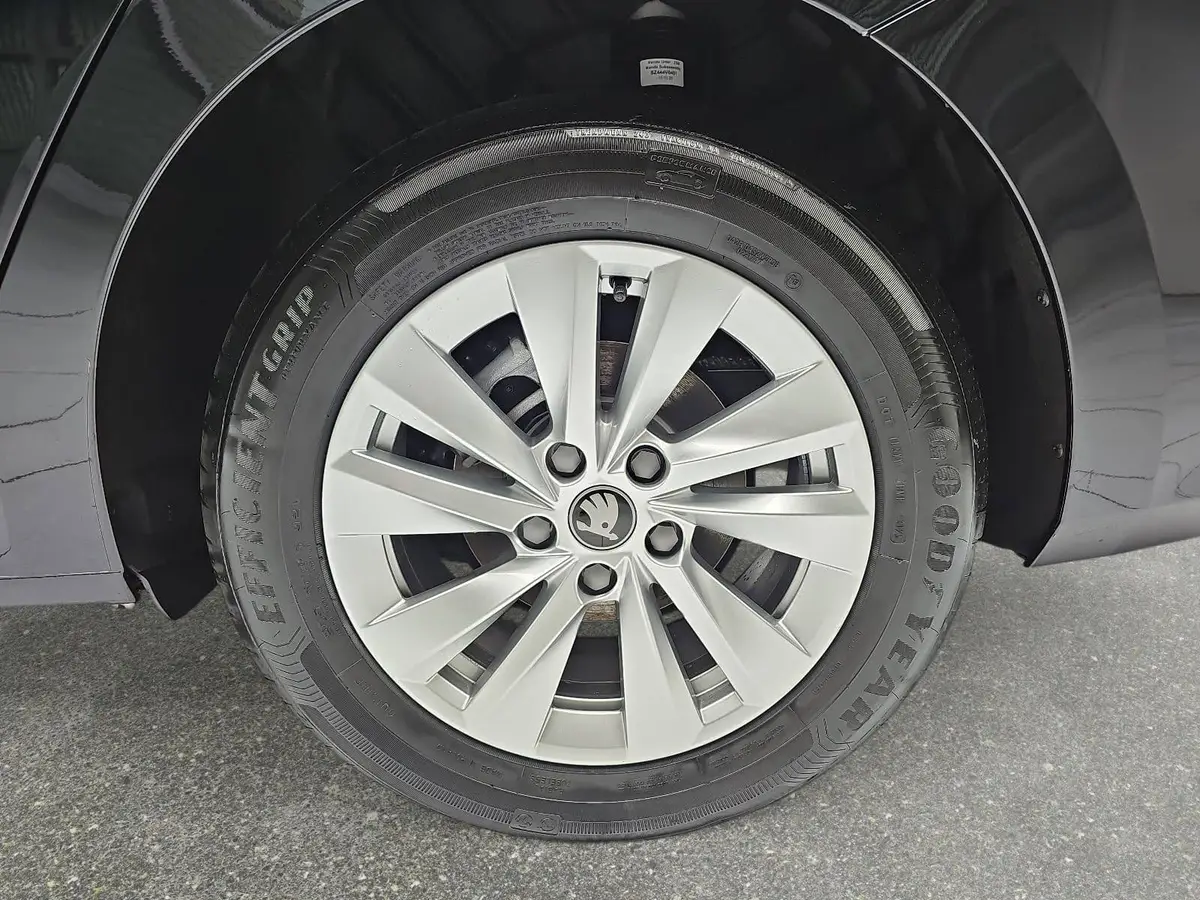 SKODA OCTAVIA COMBI 1.5 TSI DSG 130 JAHRE KLIMAAUTO LED SMARTLINK KAME