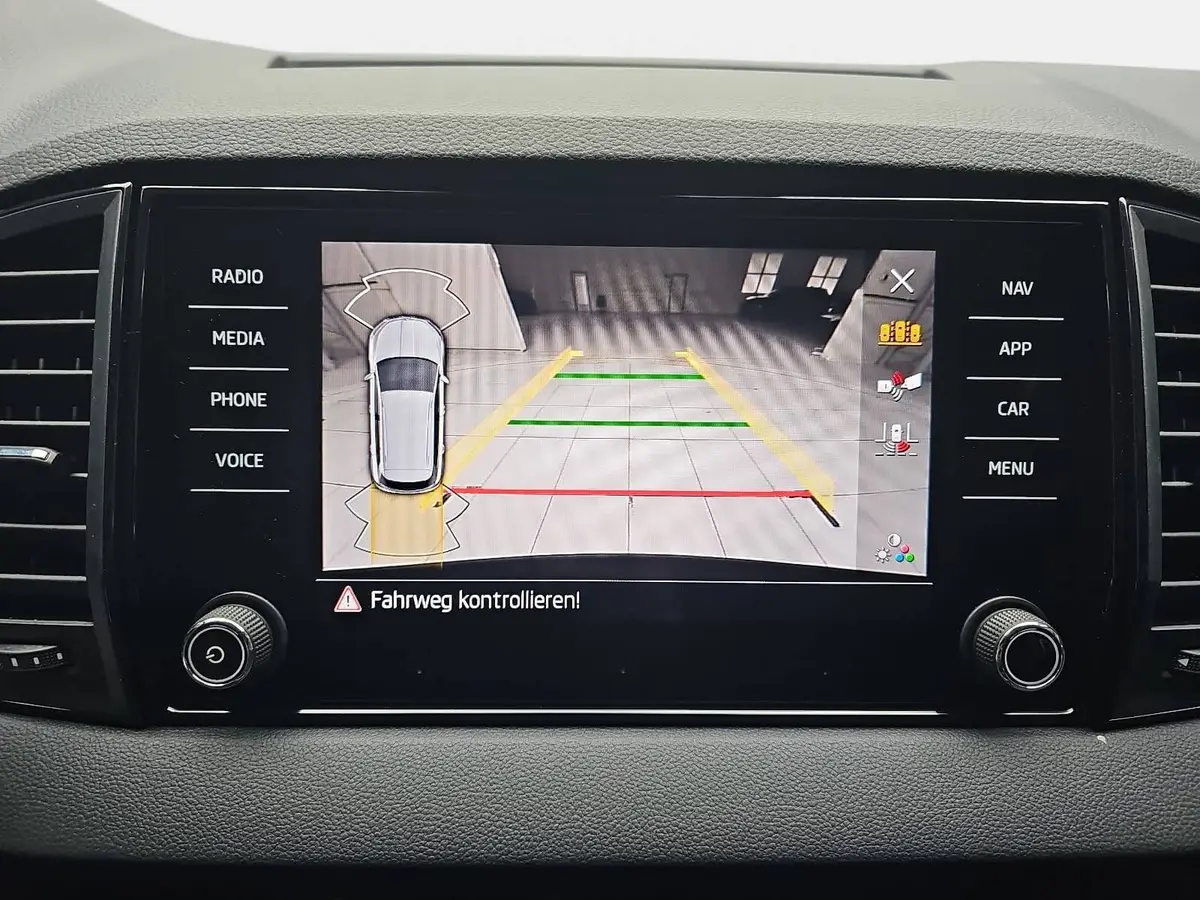 SKODA KAROQ 1.5 TSI DSG SELECTION LED ACC AHK