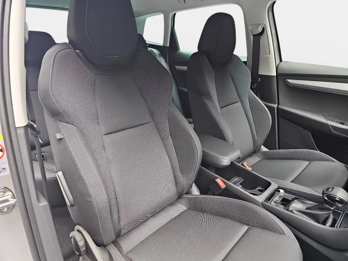 SKODA KAROQ 1.5 TSI DSG SELECTION LED ACC AHK